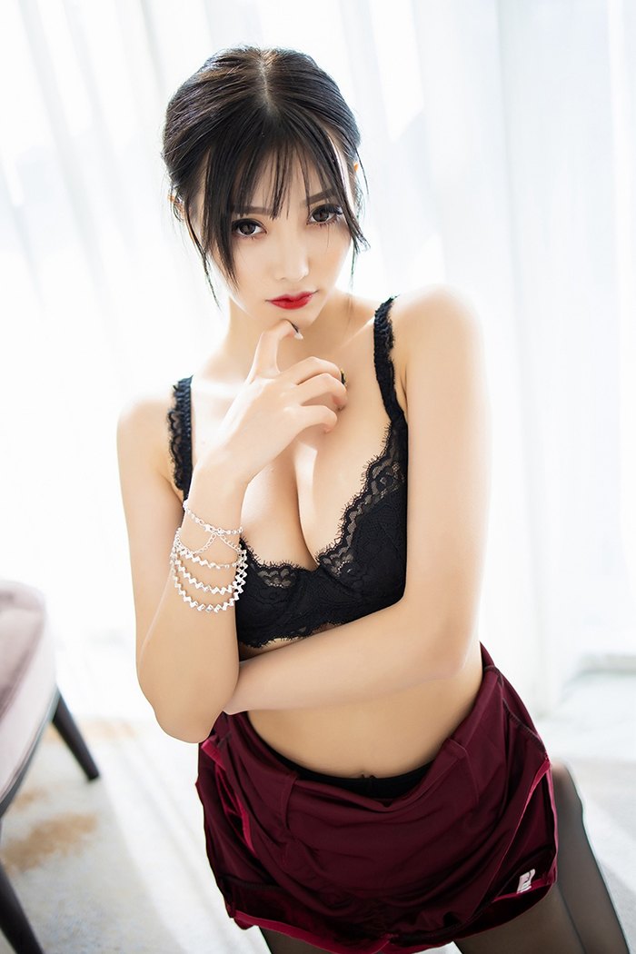 气质丽人杨晨晨旗袍黑丝长腿美脚撩人(图51)