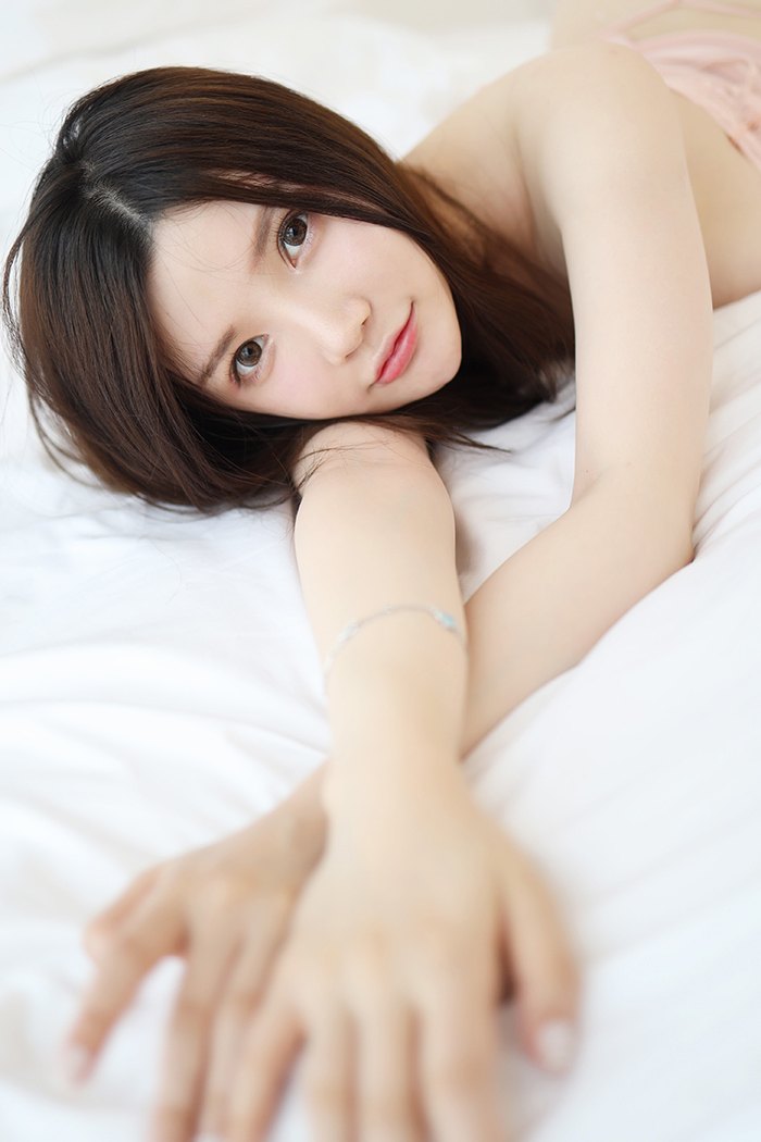 可爱人妻糯美子童颜巨乳等你品尝(图39)