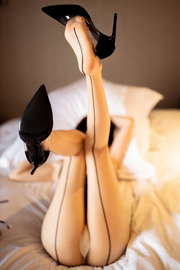 甜美人妻小九月高跟丝袜睡姿撩人(图7)