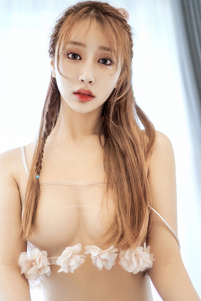 小家碧玉林子欣完美圆乳体香四溢(图46)