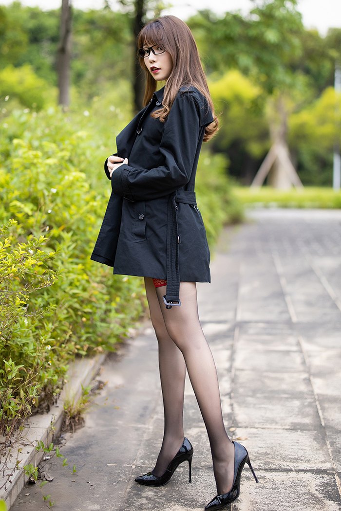 激情白领芝芝长腿美胸野外羞涩暴露(图10)