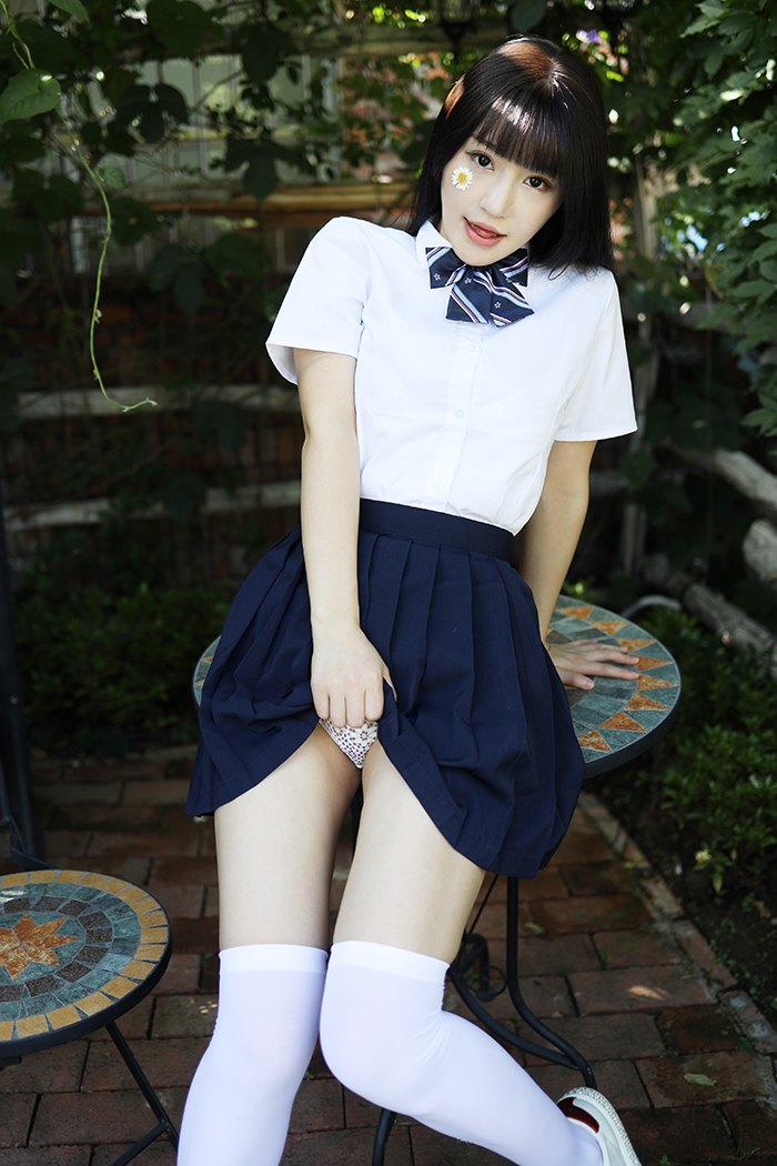 激萌学生妹朱可儿白皙巨乳撩裙诱惑(图13)