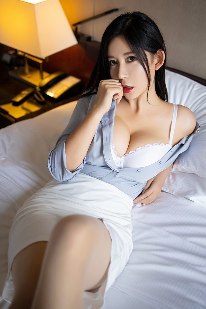 热辣女秘书李雅肉丝美脚体态妖娆(图17)