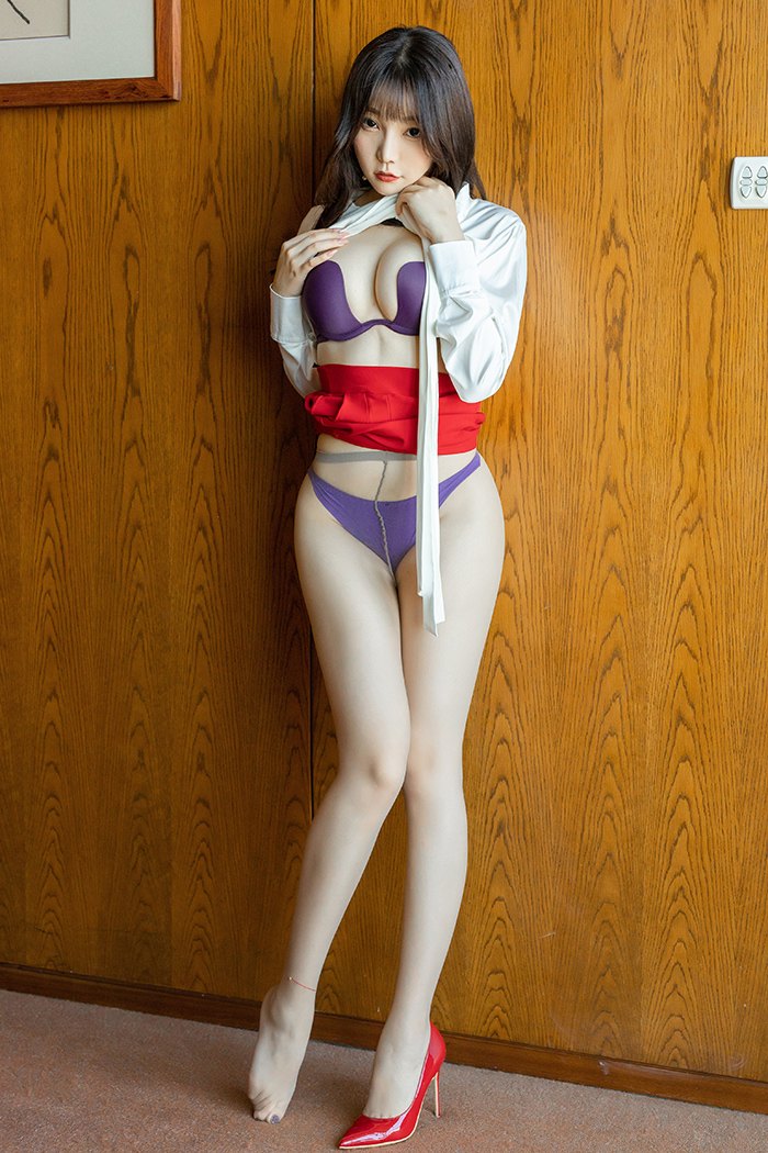 迷情秘书芝芝制服OL肉丝短裙包臀动人(图18)