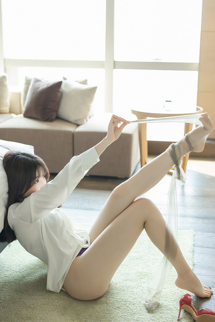 迷情秘书芝芝制服OL肉丝短裙包臀动人(图53)