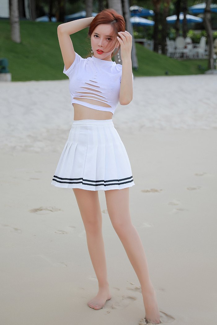 夏日风情艾小青无内肉丝性感露出(图29)