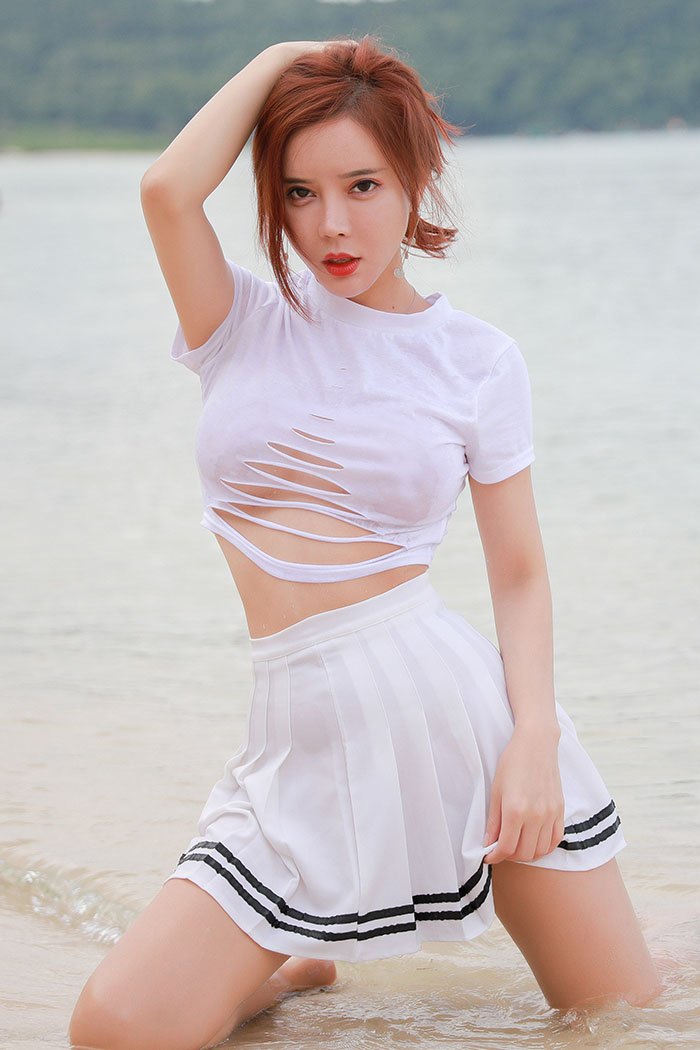 夏日风情艾小青无内肉丝性感露出(图31)
