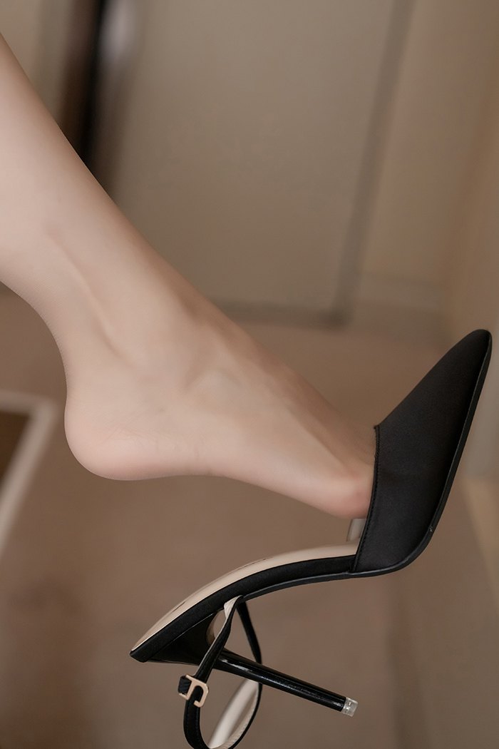 办公室白领许诺肉丝玉足清纯动人(图3)