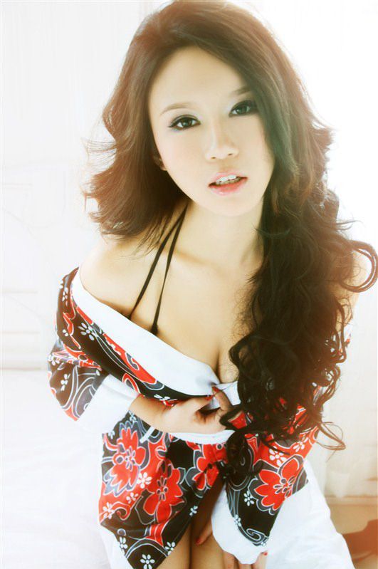 韩智琪绝美和服小性感(图5)