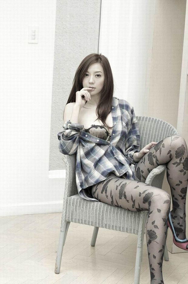 FHM杂志封面女郎周韦彤极品写真(图12)