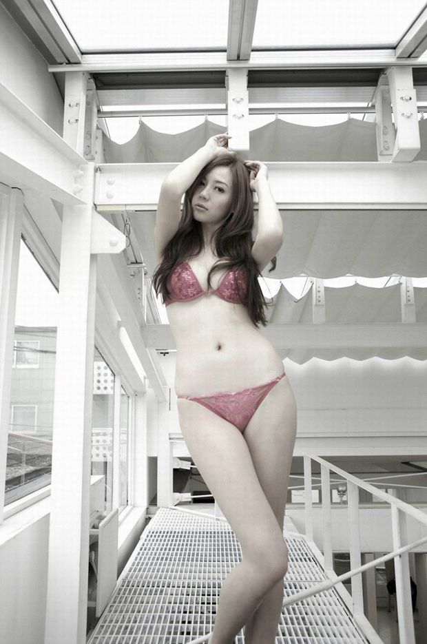 FHM杂志封面女郎周韦彤极品写真(图29)