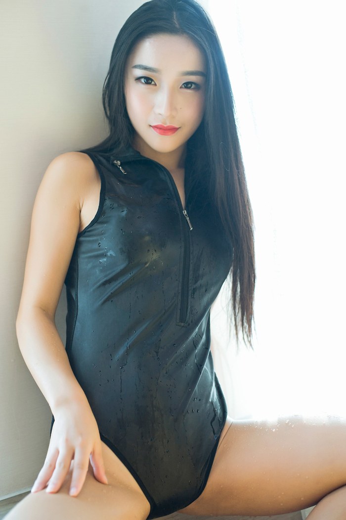 甜美嫩模绮梦真空制服湿身想入非非(图16)