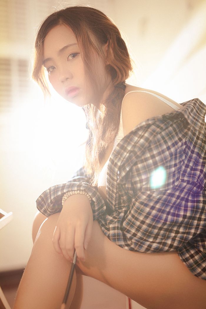 俏皮米爱美术教室解放天性大胆露出(图1)