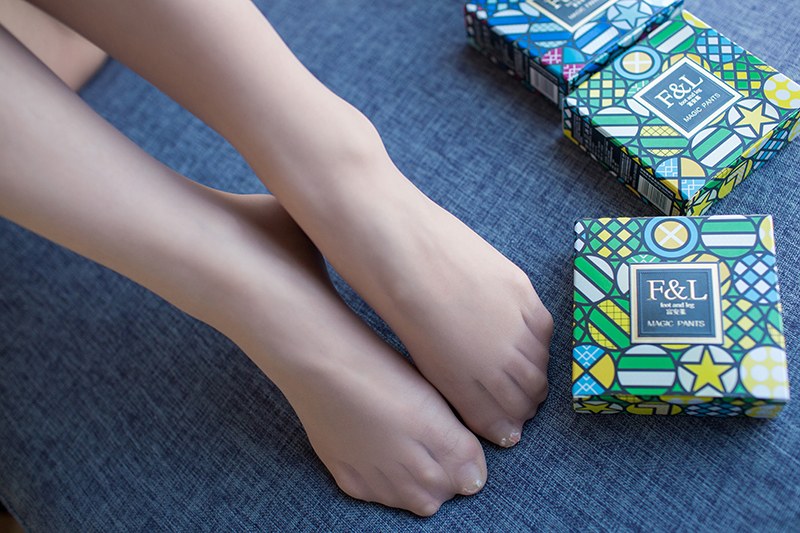 养眼少女李七喜衬衣连裤袜够吸睛(图17)