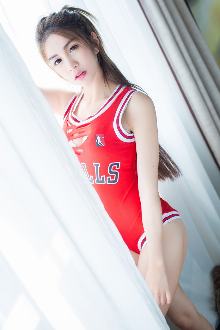 俏皮少女李七喜酥胸半露吸睛无数(图6)