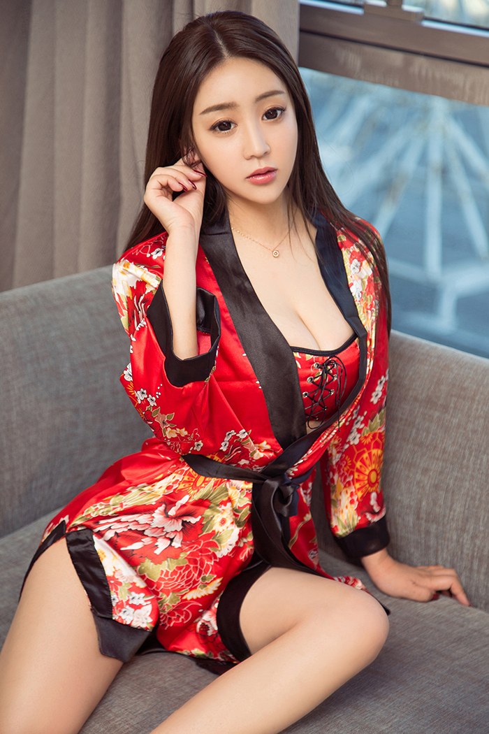 性感美娇娘叶汐白嫩爆乳摇摇欲坠(图2)