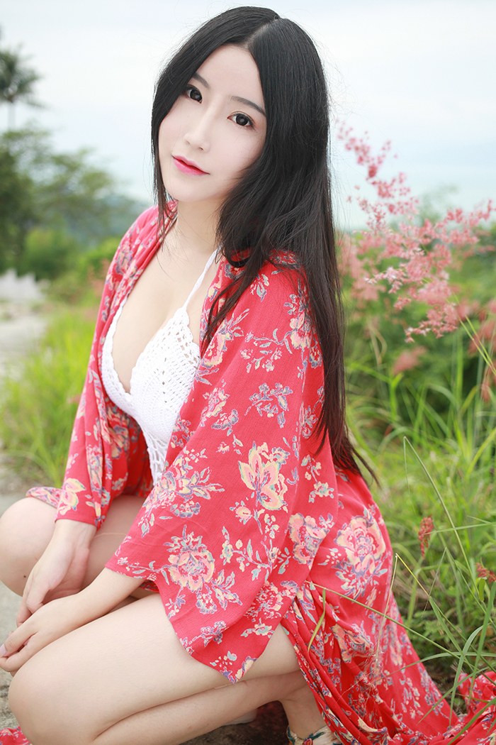 气质佳人谢芷馨豪乳外露诱惑撩人(图10)