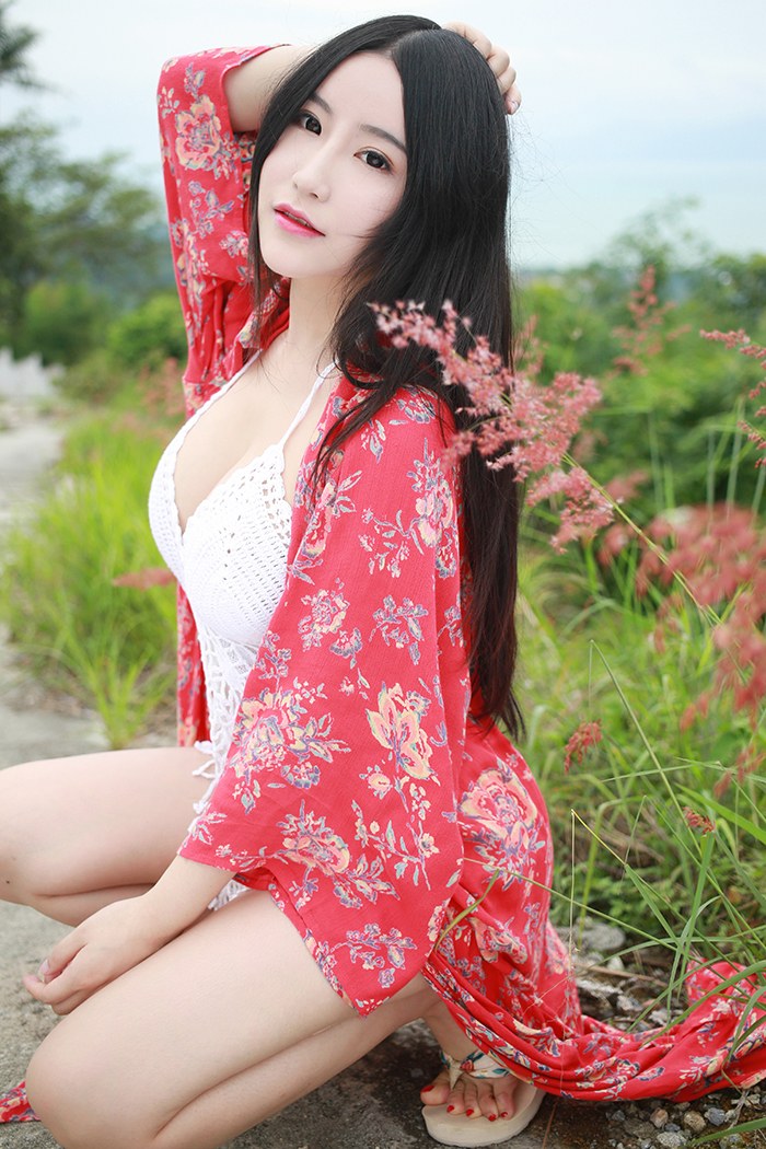 气质佳人谢芷馨豪乳外露诱惑撩人(图12)