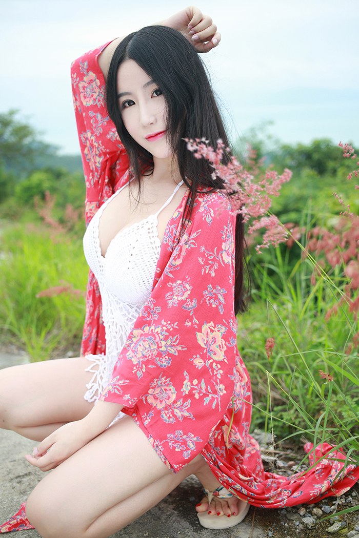 气质佳人谢芷馨豪乳外露诱惑撩人(图13)