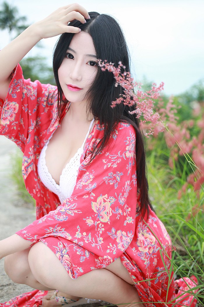 气质佳人谢芷馨豪乳外露诱惑撩人(图6)