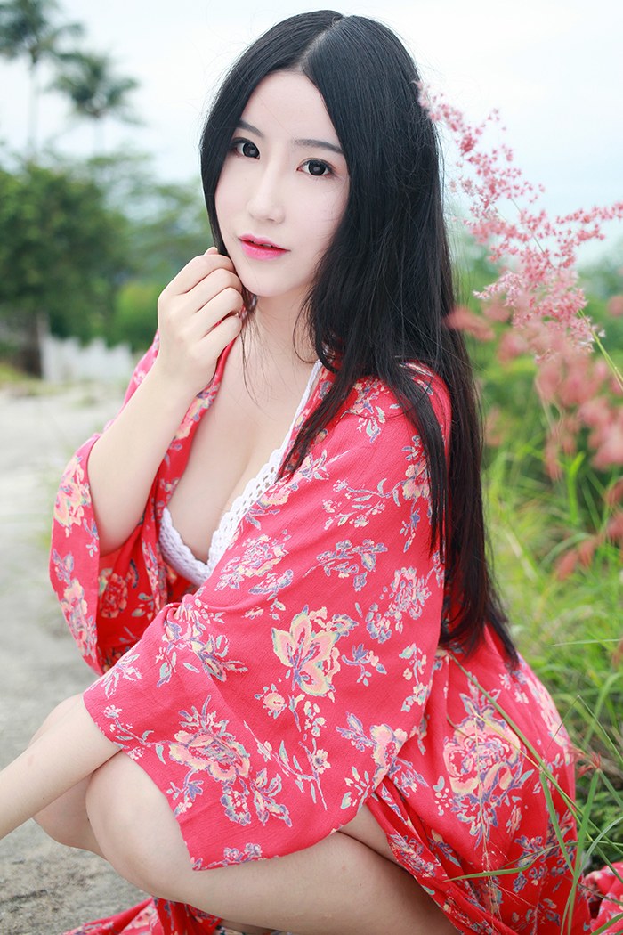 气质佳人谢芷馨豪乳外露诱惑撩人(图7)