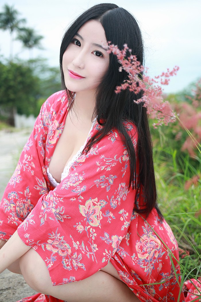 气质佳人谢芷馨豪乳外露诱惑撩人(图8)