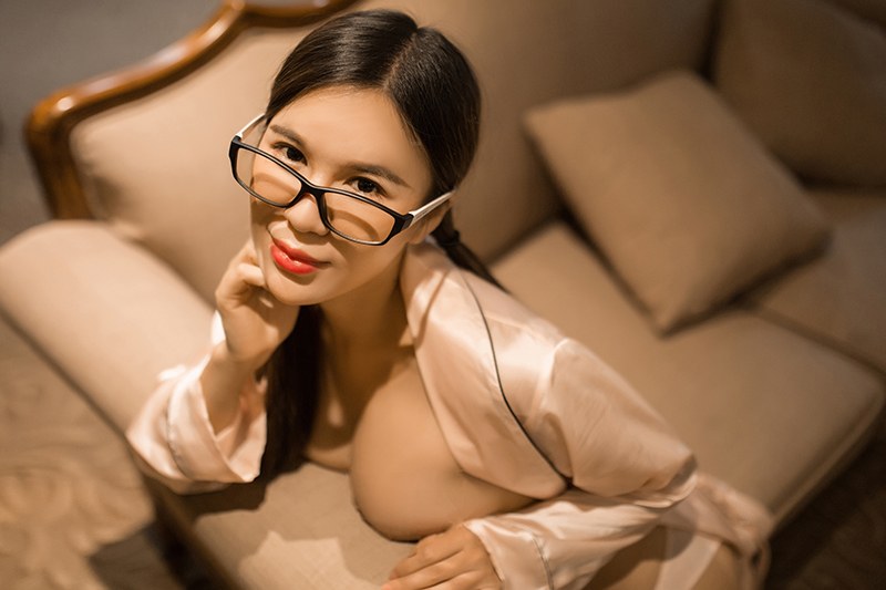 少妇王紫制服难掩凹凸有致好身材(图16)