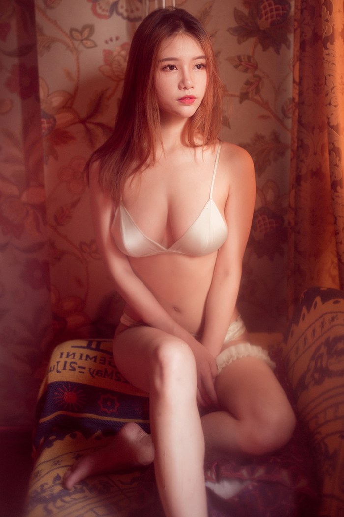 美女优优酥胸饱满曲线玲珑惹人爱(图10)