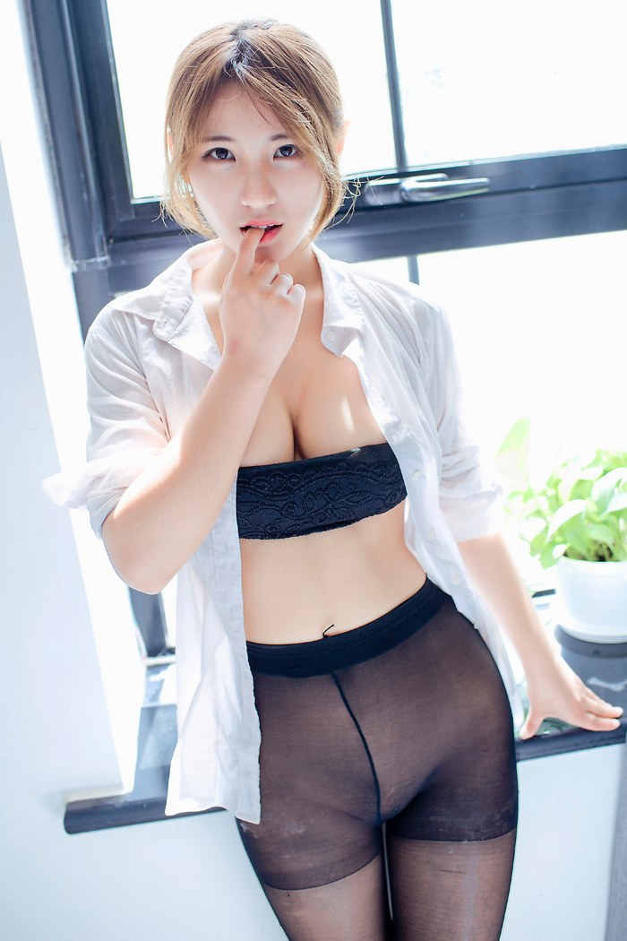 黑丝软妹子久久酥胸翘臀前凸后翘(图8)