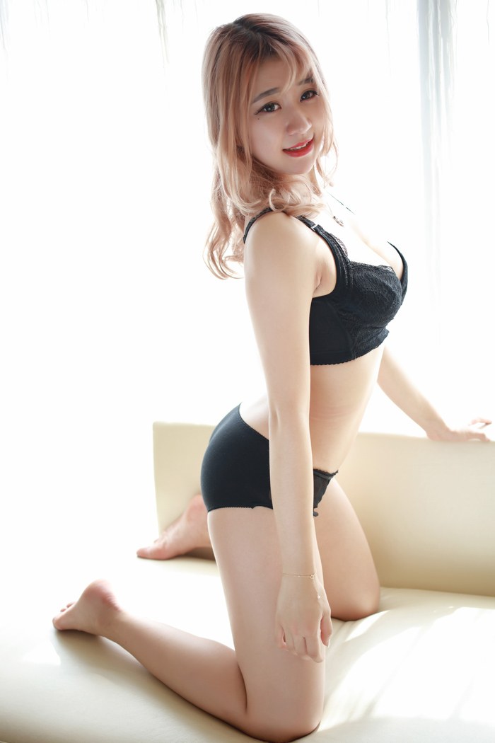 御姐静静性感爆棚衣衫渐褪诱人欲火(图23)