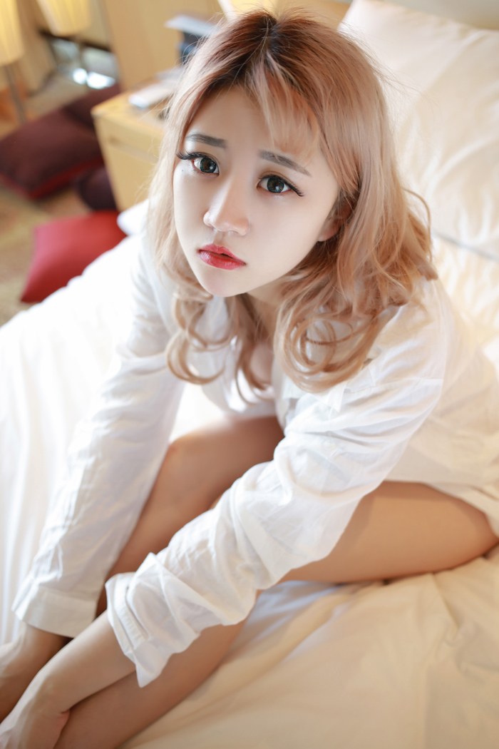 御姐静静性感爆棚衣衫渐褪诱人欲火(图4)