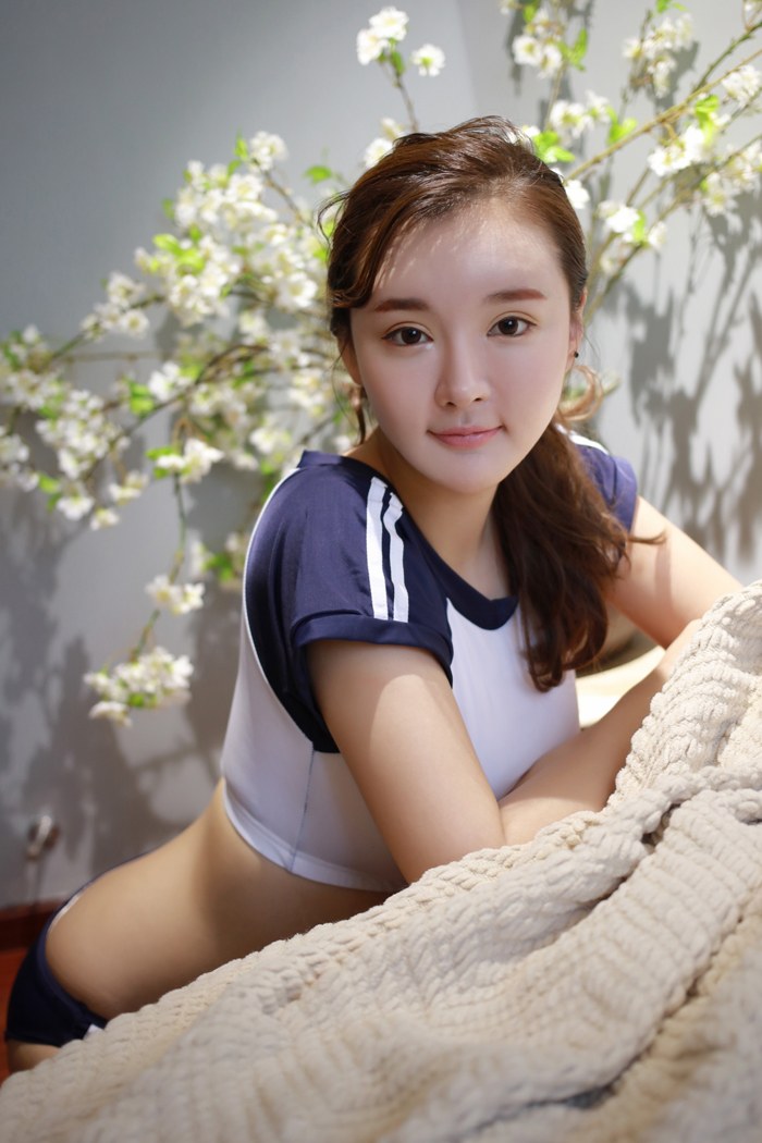 宅男女神佳佳搔首弄姿引人直窥禁区(图33)