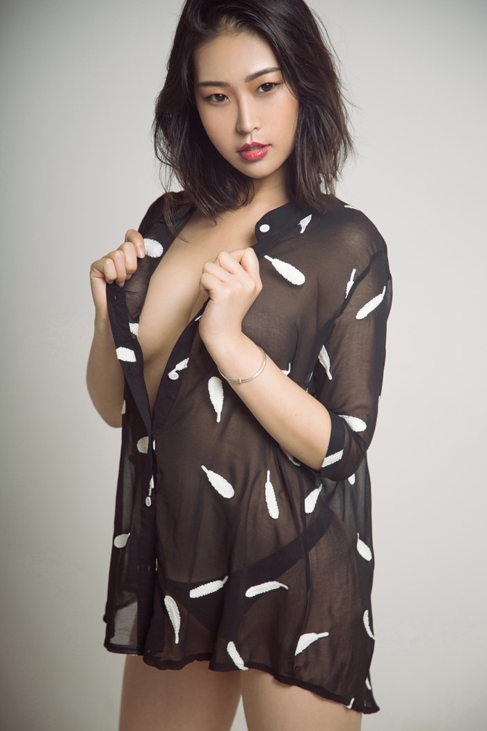 高冷贵妇果冻衣衫单薄尽显丰乳肥臀(图42)