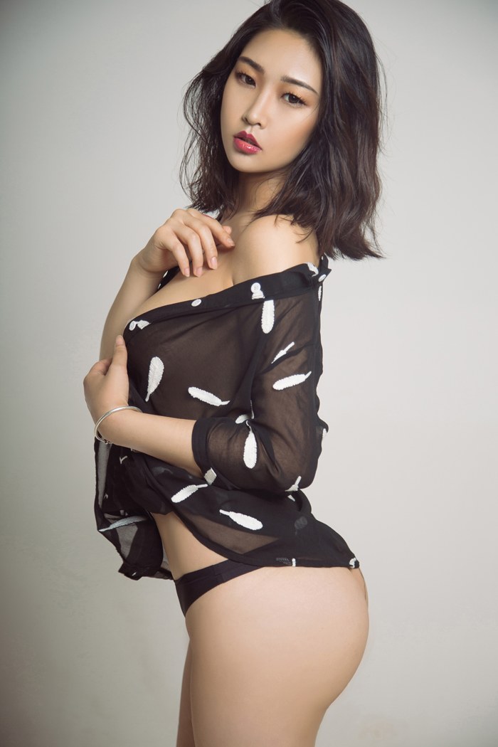 高冷贵妇果冻衣衫单薄尽显丰乳肥臀(图51)