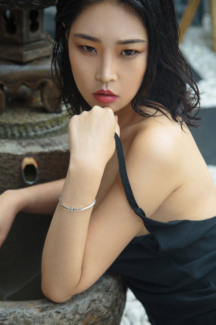 高冷贵妇果冻衣衫单薄尽显丰乳肥臀(图62)