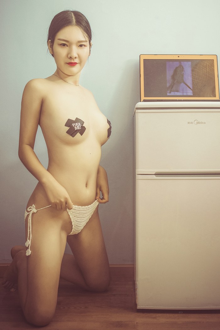 冷艳少女肤如凝脂撩衣揉胸太致命(图25)