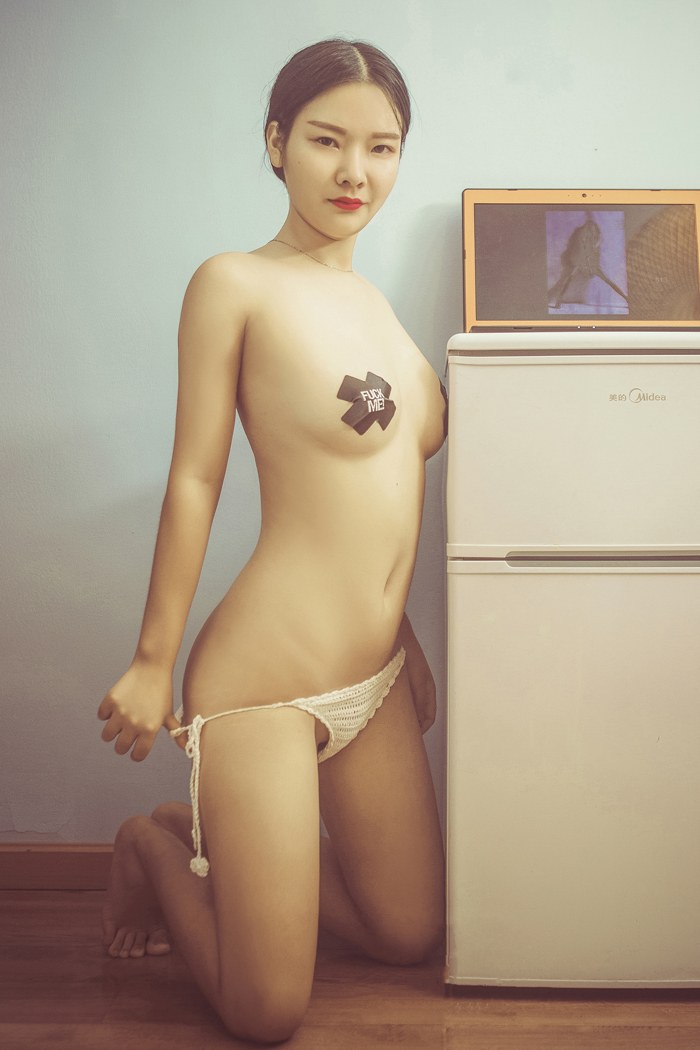 冷艳少女肤如凝脂撩衣揉胸太致命(图26)