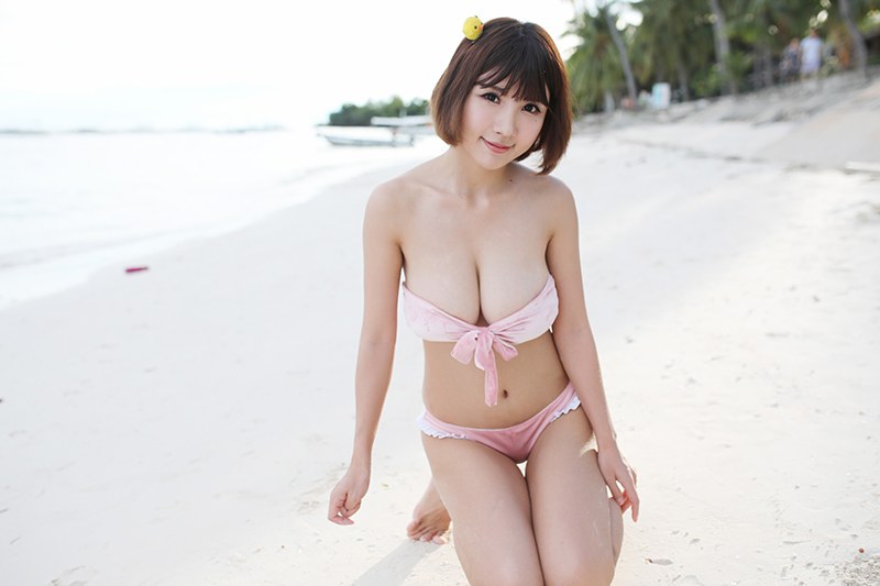 童颜巨乳晓茜比基尼戏水游客垂涎三尺(图31)