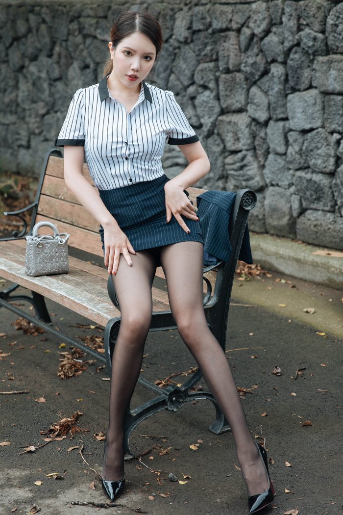 极品秘书黄乐然黑丝美腿大胸惹欲火(图11)