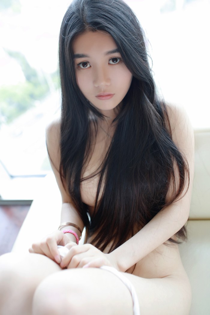 学妹王梓童真空上阵神情无辜诱惑十足(图38)