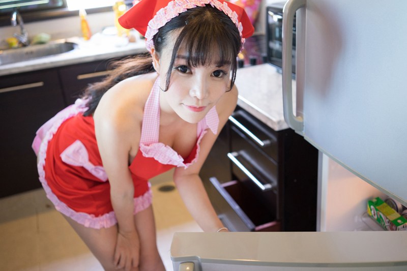 美味厨娘芝芝裸身围裙打湿巨乳侧漏(图32)