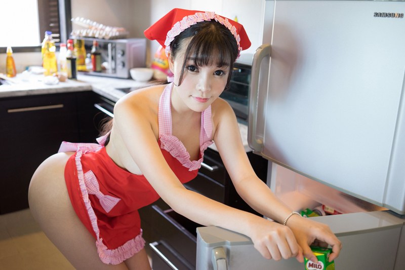 美味厨娘芝芝裸身围裙打湿巨乳侧漏(图33)