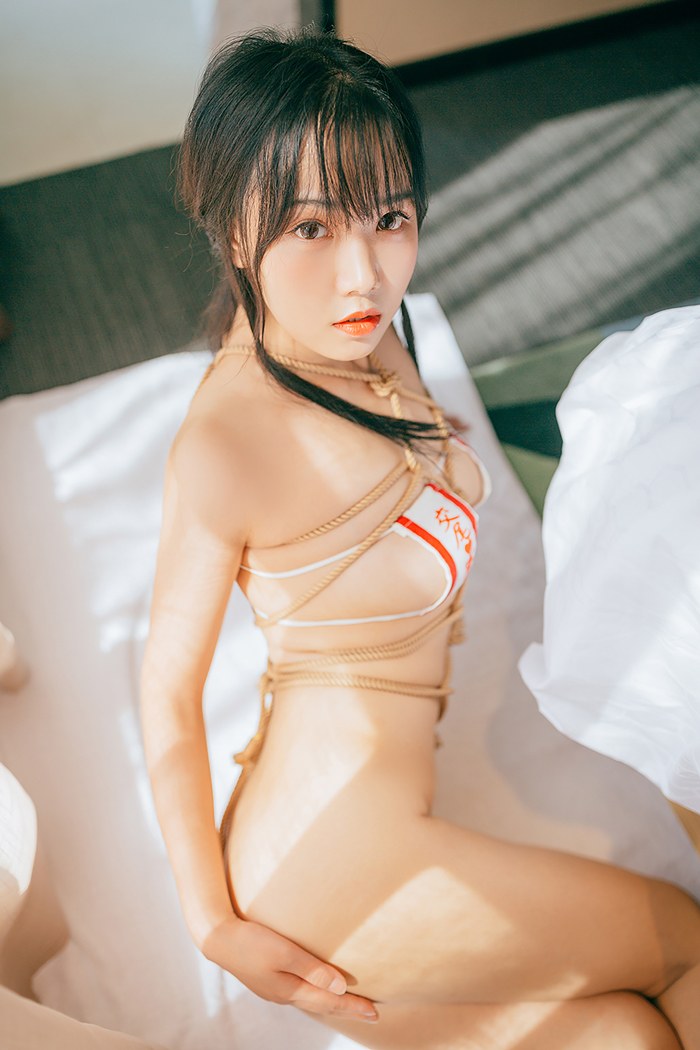 可爱少女徐薇薇粉妆玉砌裸身玩捆绑(图11)