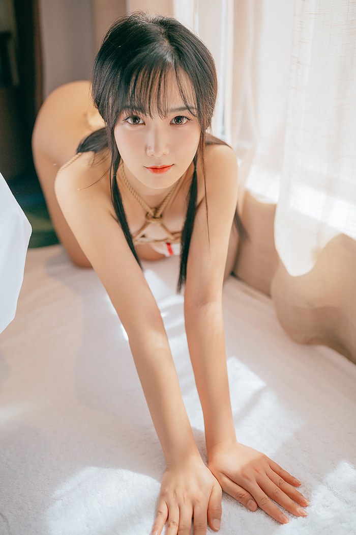 可爱少女徐薇薇粉妆玉砌裸身玩捆绑(图12)