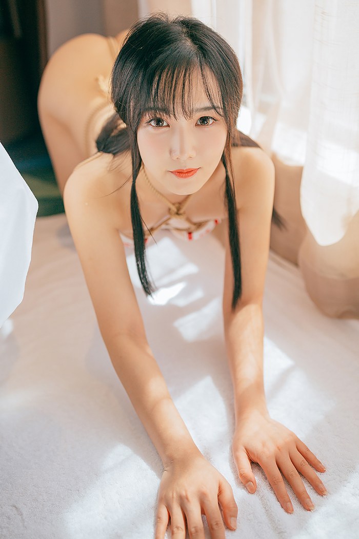 可爱少女徐薇薇粉妆玉砌裸身玩捆绑(图13)