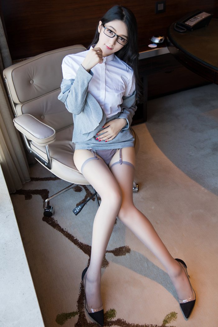 俏秘书小热巴和老板出差车内身姿婀娜(图21)