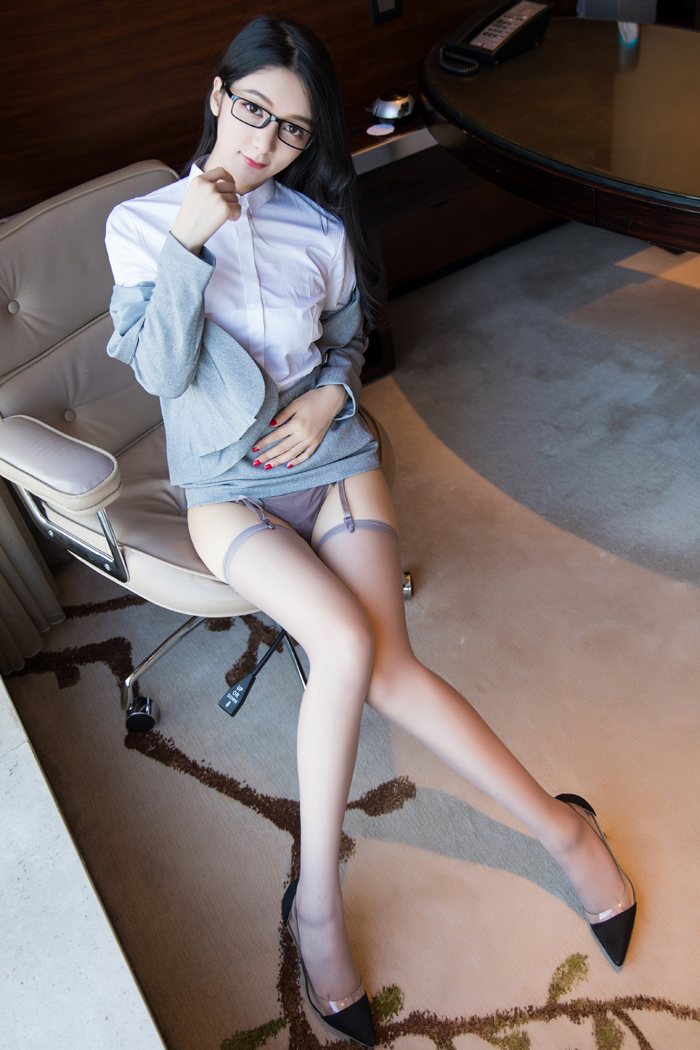 俏秘书小热巴和老板出差车内身姿婀娜(图22)