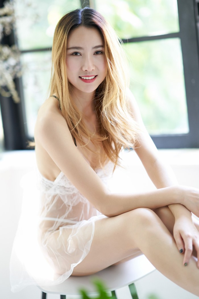 人妻梦梦轻纱覆着一对浑圆笑颜如花(图41)