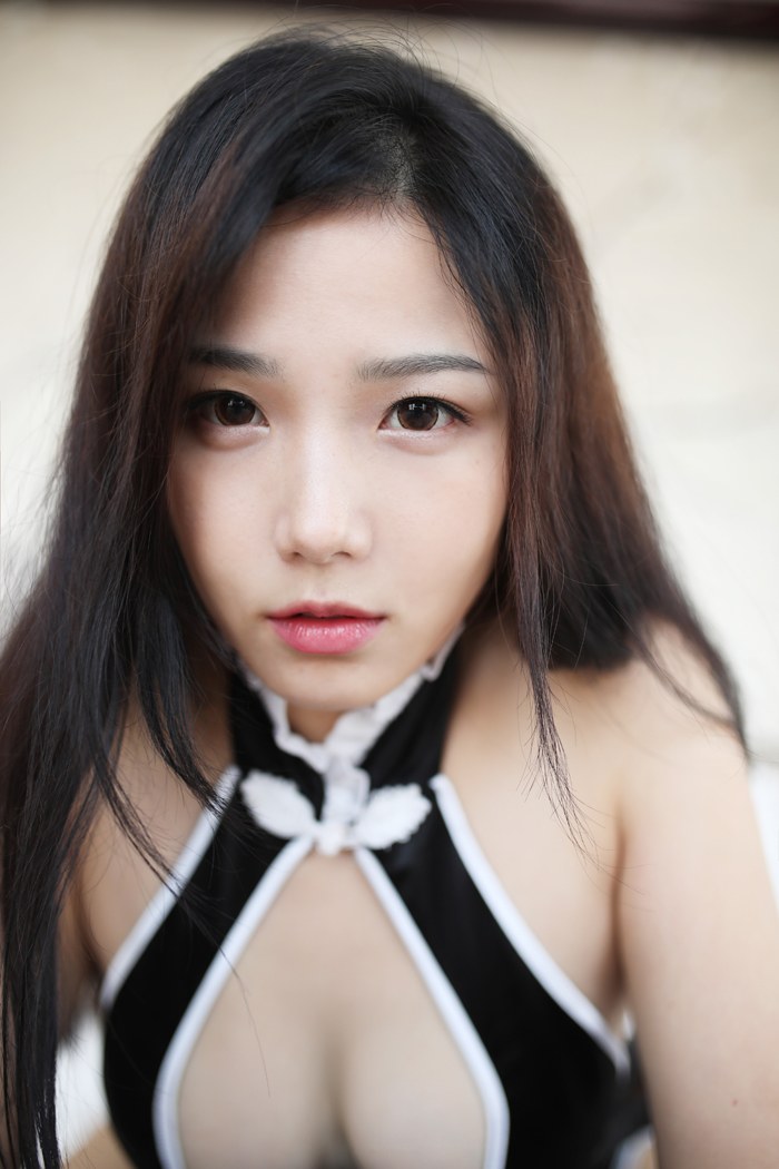 邻家女孩徐微微前凸后翘姿势令人冲动(图18)