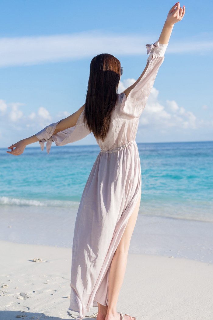 女神周妍希丝裙下真空娇躯若隐若现(图39)